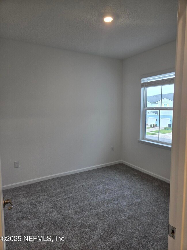 Building Photo - 207 Brandon Lks Dr