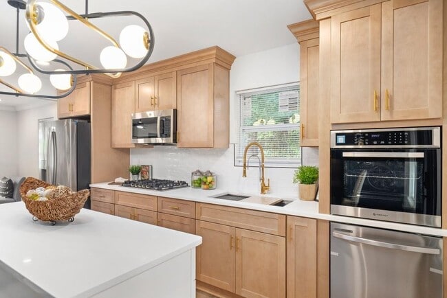 Building Photo - 2028 Hilburn Dr SE