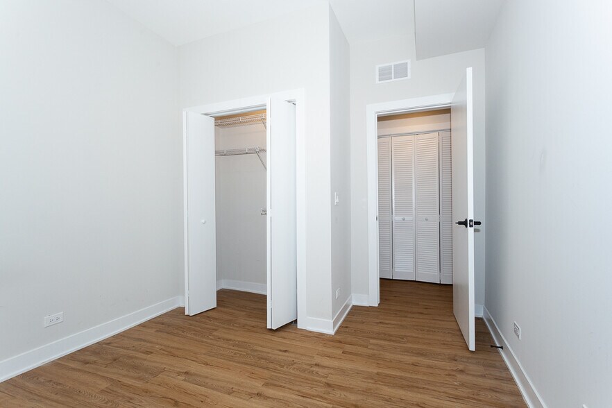 Building Photo - 659 W Wrightwood Ave