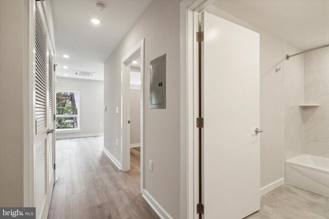 Building Photo - 3449 Scotts Ln