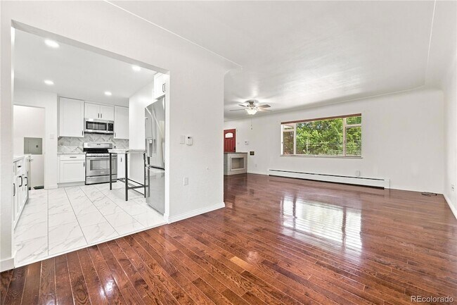 Building Photo - 1631 Xanthia St