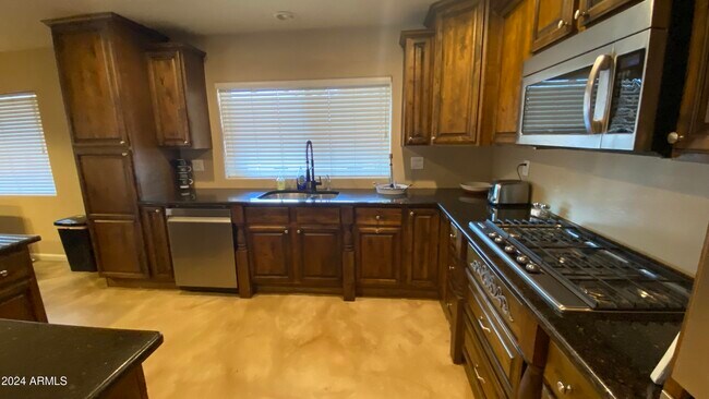 Building Photo - 6823 W Union Hills Dr
