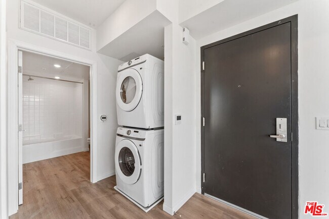Building Photo - 3105 Bellevue Ave