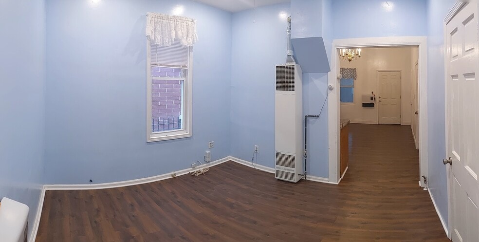 Living room - 2455 W Cortland St