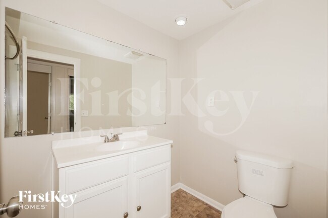 Building Photo - 9420 Shenandoah Dr