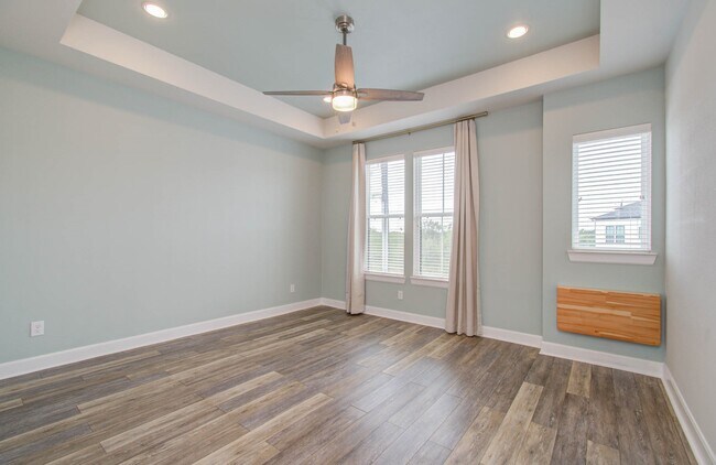 Building Photo - 2812 Grand Fountains Dr