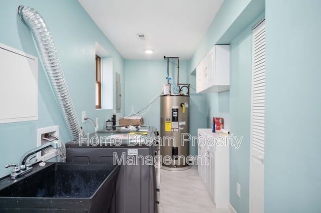 Building Photo - 11 Endicott Ln