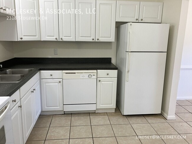 Building Photo - 2318 Sedgewick Dr