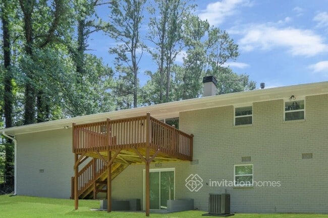 Building Photo - 872 Pinecrest Terrace SW