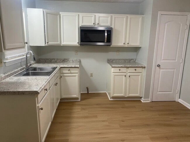 Building Photo - 7813 Pruitt Dr