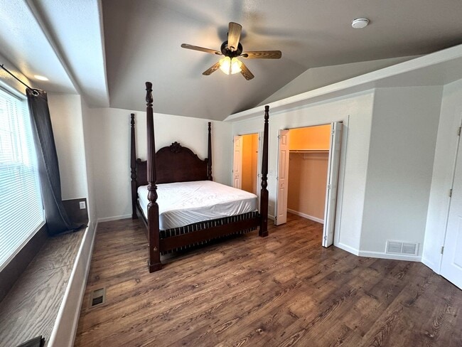 Building Photo - 2005 8th Ave N