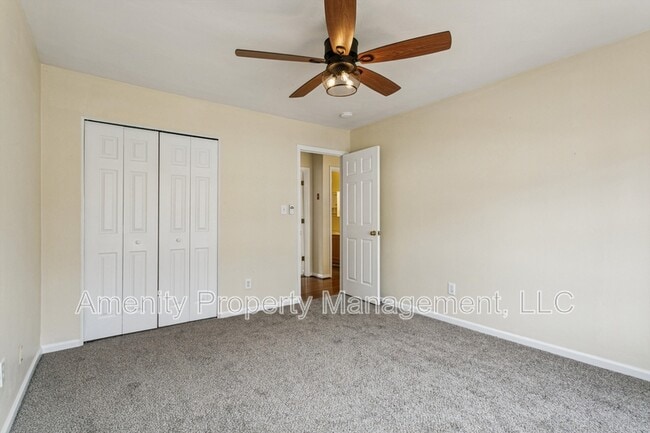 Building Photo - 979 Holbrook Dr