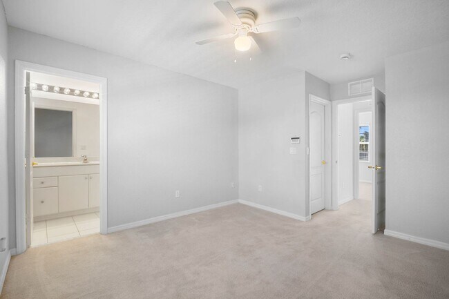 Building Photo - Charming 2-bedroom, 2.5-bathroom townhome ...