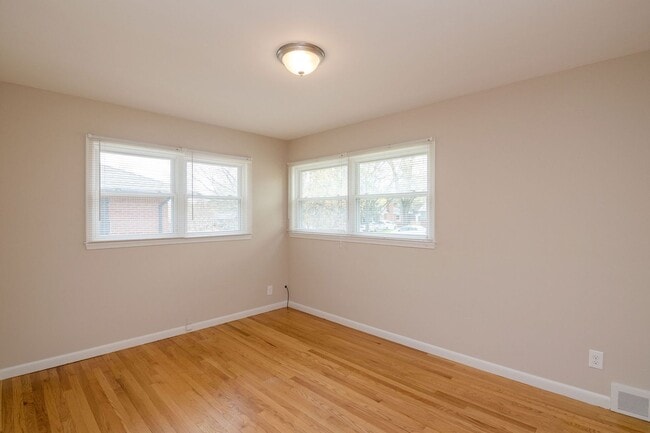 Building Photo - 1427 Woodland Dr