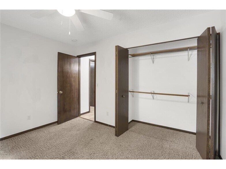 Building Photo - 9937 Deerwood Ln N