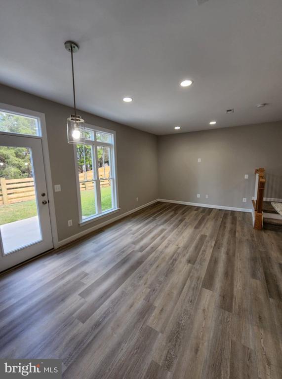 Building Photo - 111 Coralyrose Ct