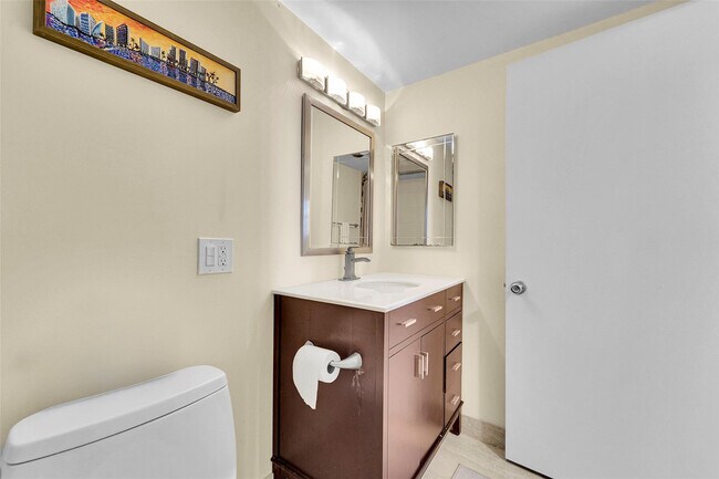 Building Photo - 1401 S Ocean Dr