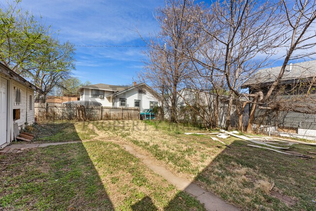 Building Photo - 1011 S Marys Dr