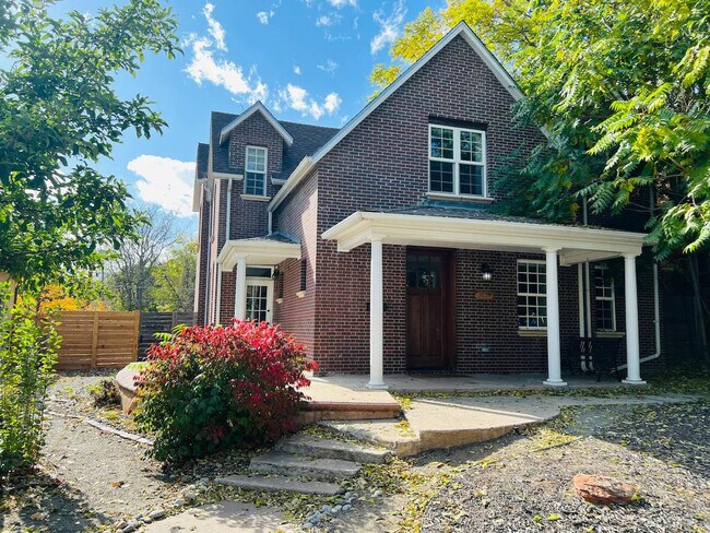 Building Photo - 3209 W Fairview Pl