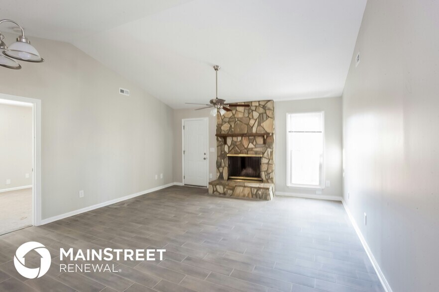 Building Photo - 10026 Topeka Dr