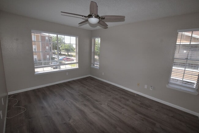 Building Photo - 5533 Chrishire Way
