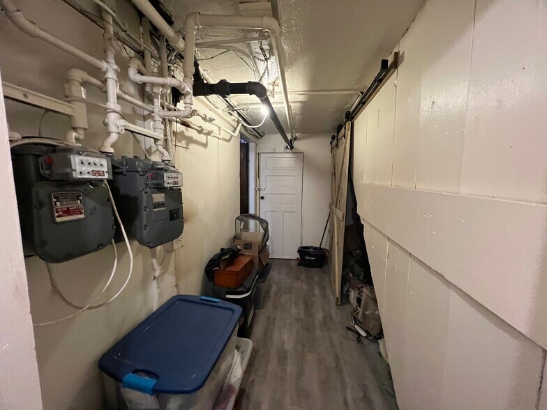 Building Photo - 1620 W Thome Ave