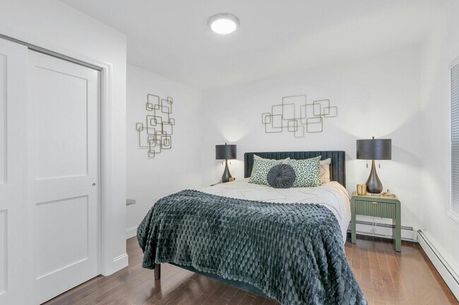 Building Photo - 196 2nd St