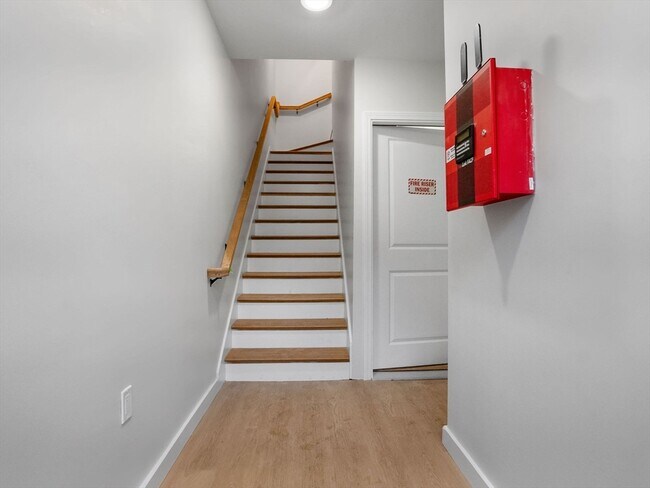 Building Photo - 176 Salem St