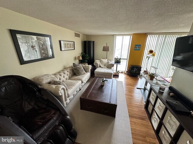 Building Photo - 6800 Fleetwood Rd