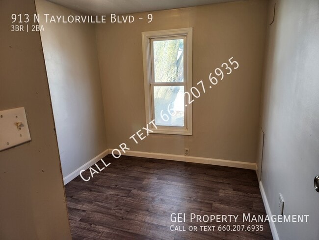 Building Photo - 913 N Taylorville Blvd