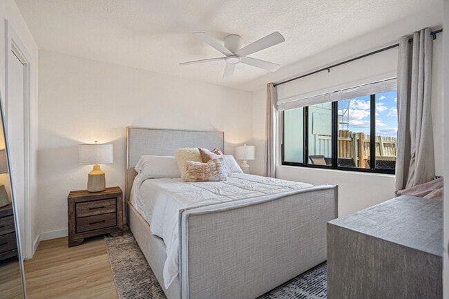 Building Photo - 2330 N Ocean Blvd