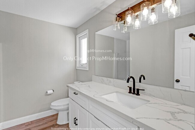 Building Photo - Charming Portland Retreat: Spacious Home w...