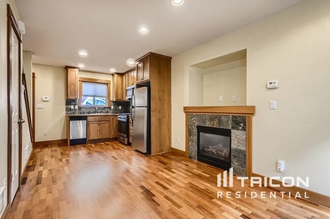 Building Photo - 1132 N 91st St