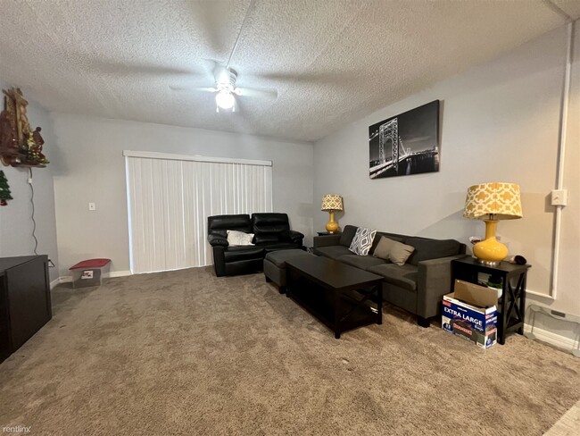 Building Photo - 1 br, 1 bath Condo - 4411 Shady Terrace La...