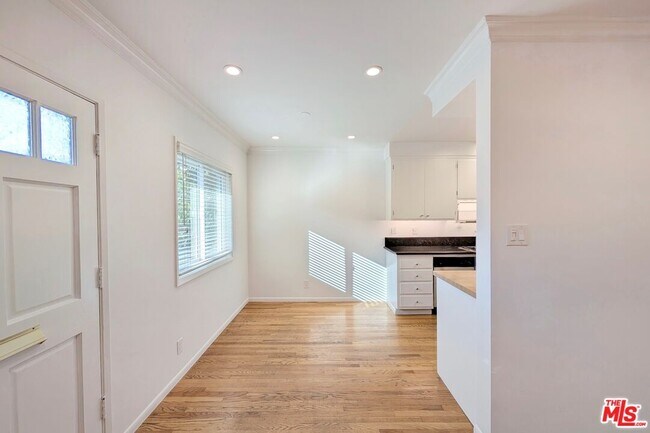 Building Photo - 224 Bicknell Ave