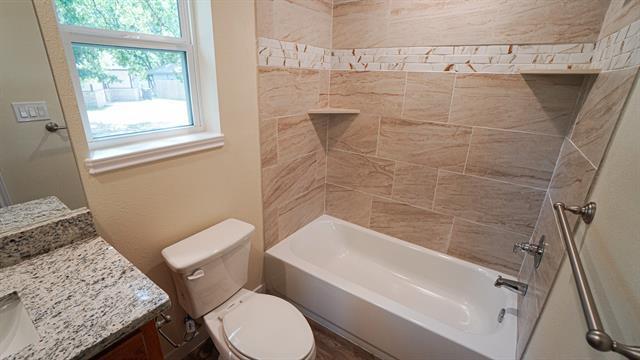 Building Photo - 800 Hemlock Dr