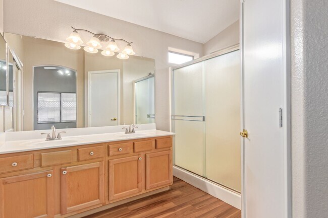 Building Photo - New Listing in Surprise