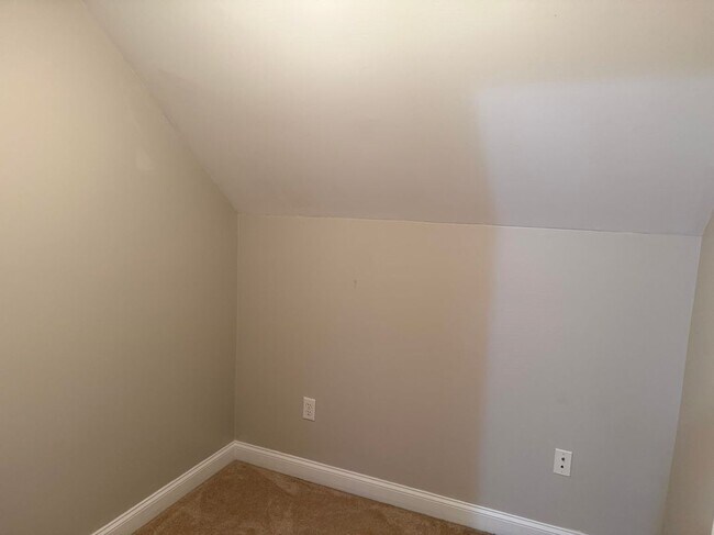 Building Photo - 17 1/2 Hough