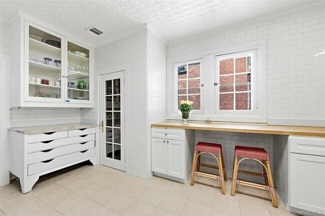 Building Photo - 74 Peacock Ln