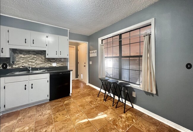 Building Photo - 308 Holly Cove