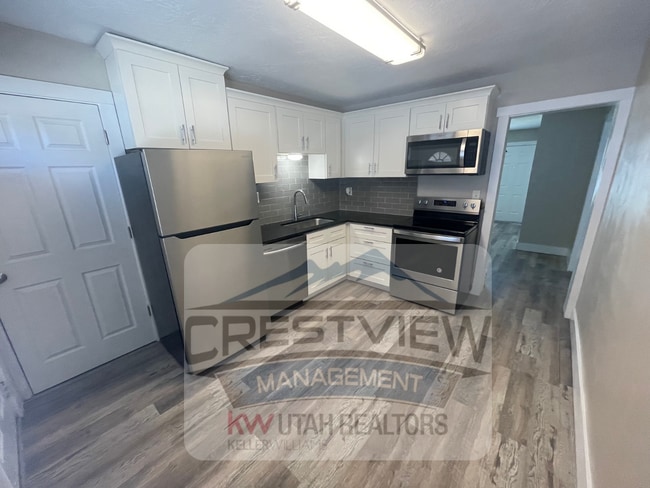 Building Photo - Claybourne Duplex