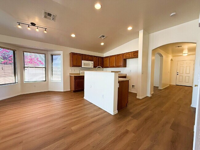 Building Photo - Beautiful Goodyear Home in Centerra – Spacious, Stylish & Move-In Ready!