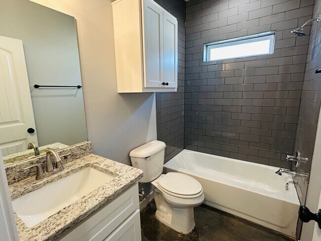 Building Photo - 104 N Harrison Ave