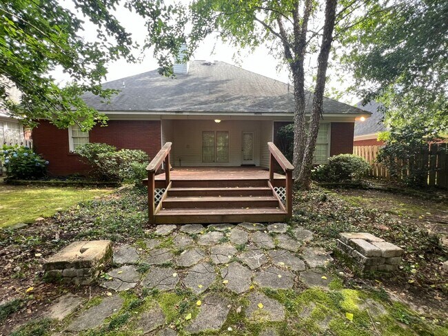 Building Photo - 714 Berry Ln