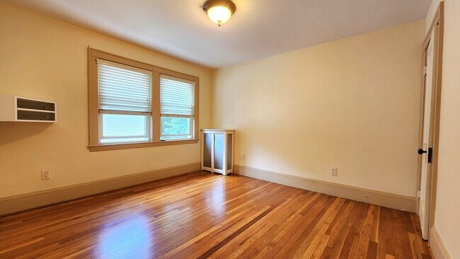 Building Photo - 177 Trapelo Rd