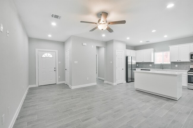 Building Photo - 7524 E Maxroy St