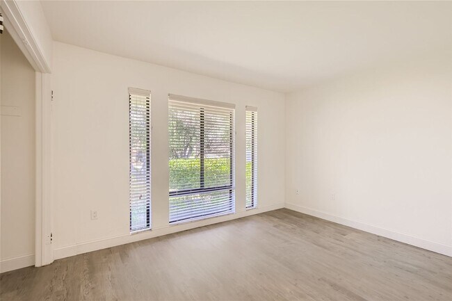Building Photo - 3 Bedroom 2 Bath Single story Carlsbad hom...