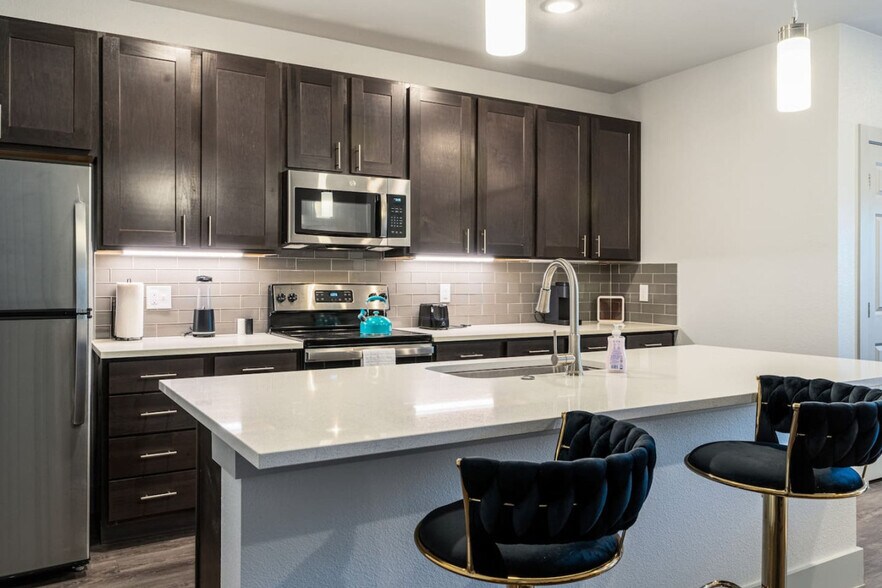 Building Photo - 3930 Westcliff Rd