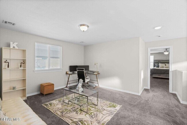 Building Photo - 14947 Pebble Hills Blvd