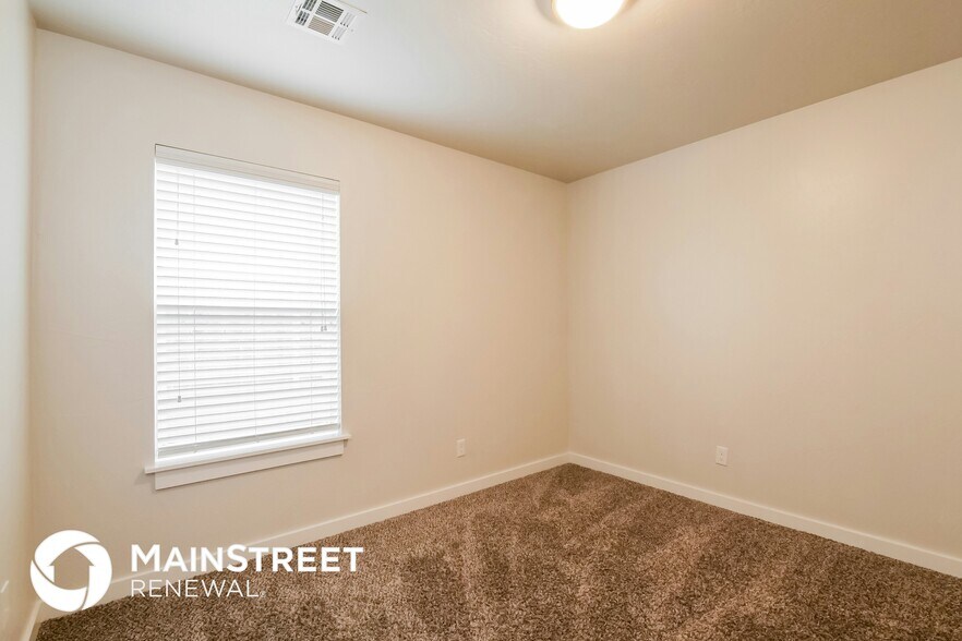 Building Photo - 508 NW 179th Cir